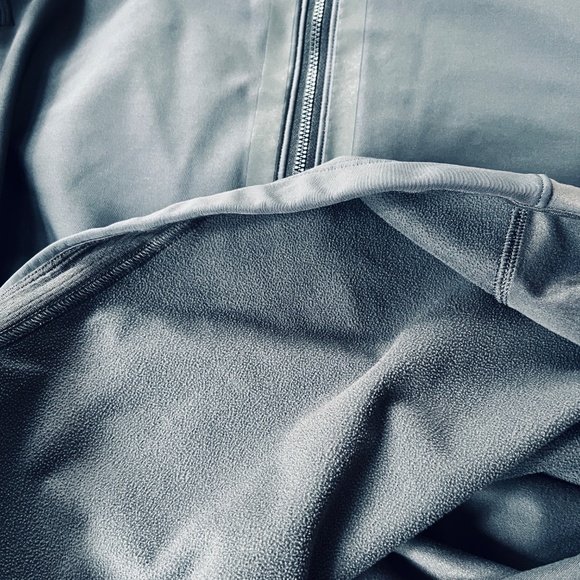 Lululemon Mens 1/2 Zip Pullover - Picture 8 of 8